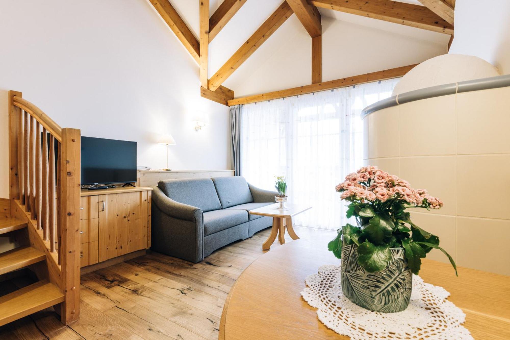 Hotel Tenz Montagna Buitenkant foto