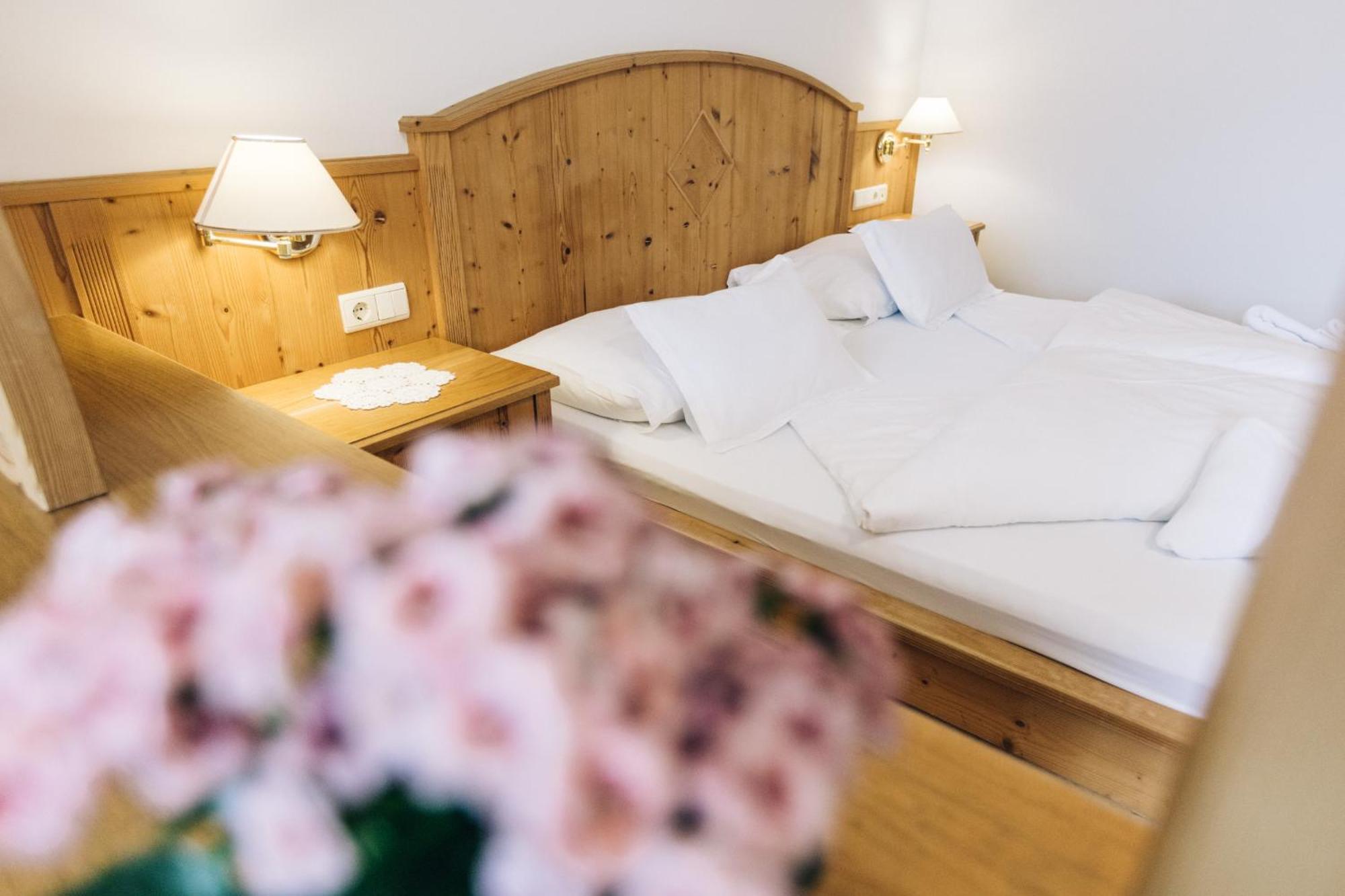 Hotel Tenz Montagna Buitenkant foto