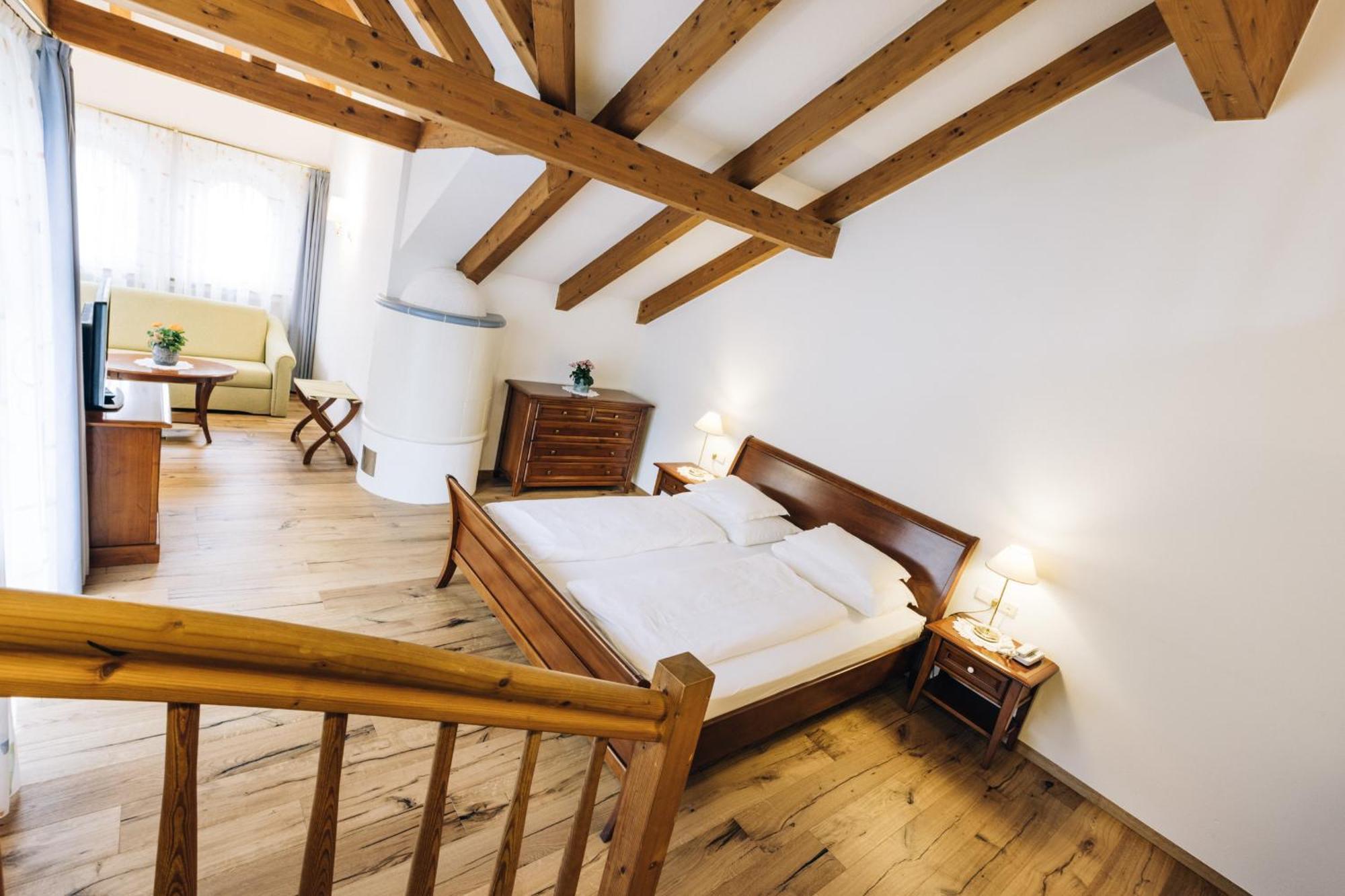 Hotel Tenz Montagna Buitenkant foto