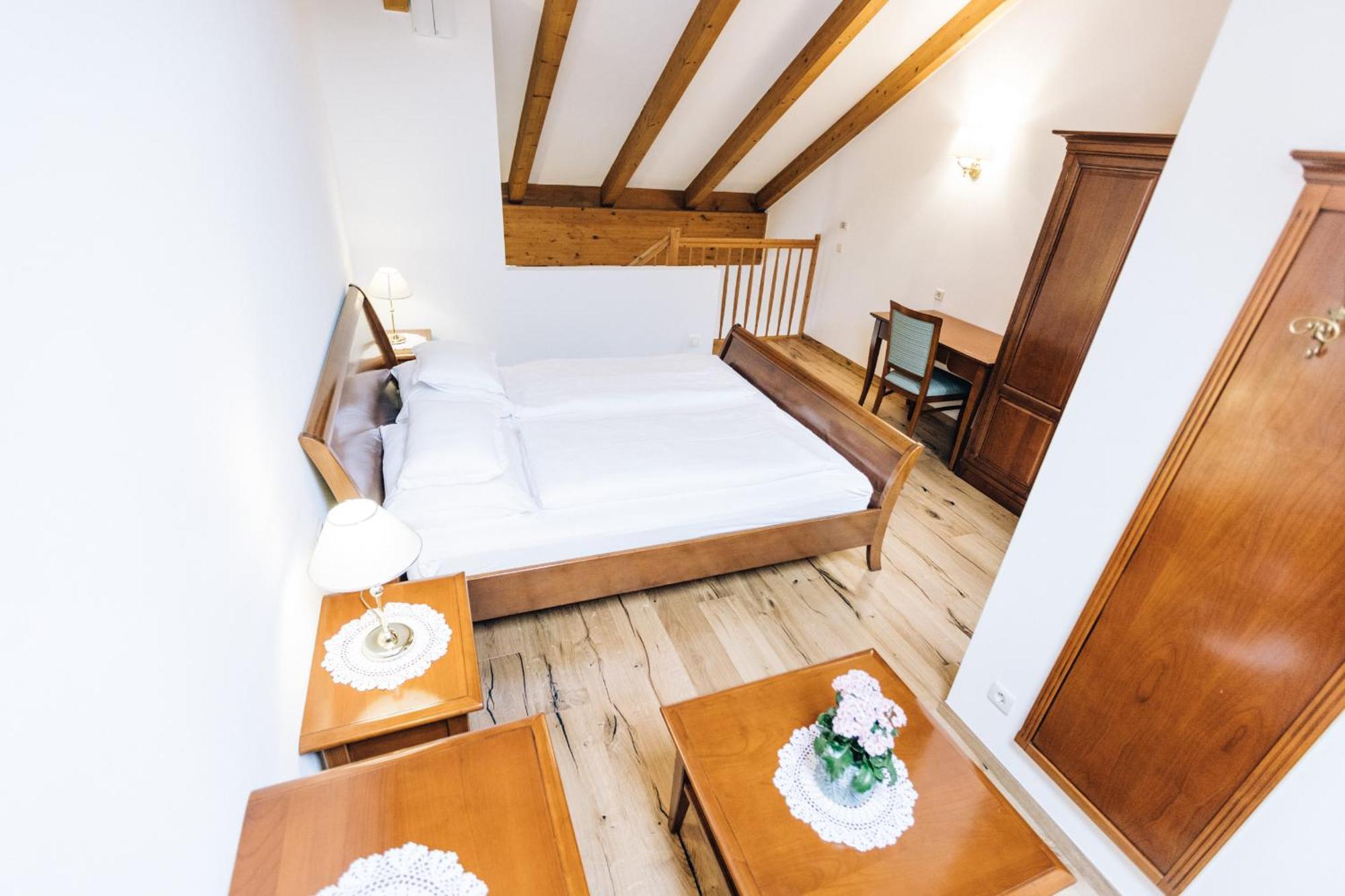 Hotel Tenz Montagna Buitenkant foto
