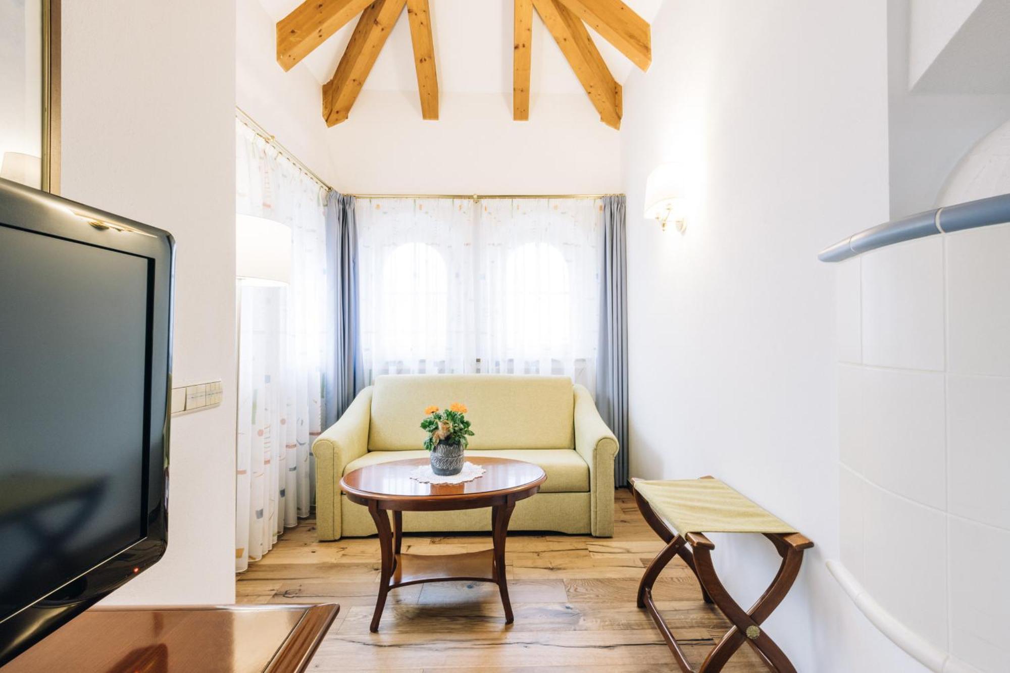 Hotel Tenz Montagna Buitenkant foto
