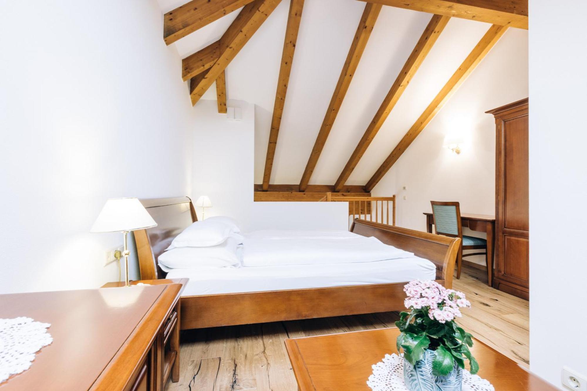 Hotel Tenz Montagna Buitenkant foto