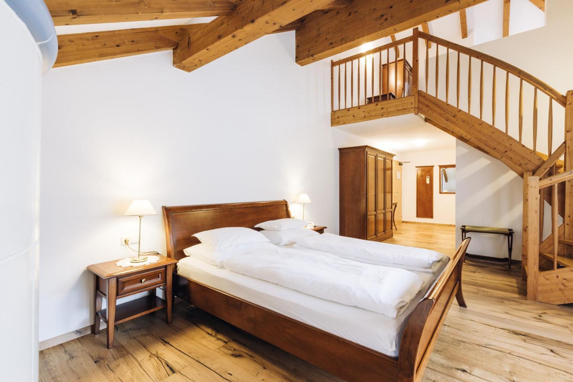 Hotel Tenz Montagna Buitenkant foto
